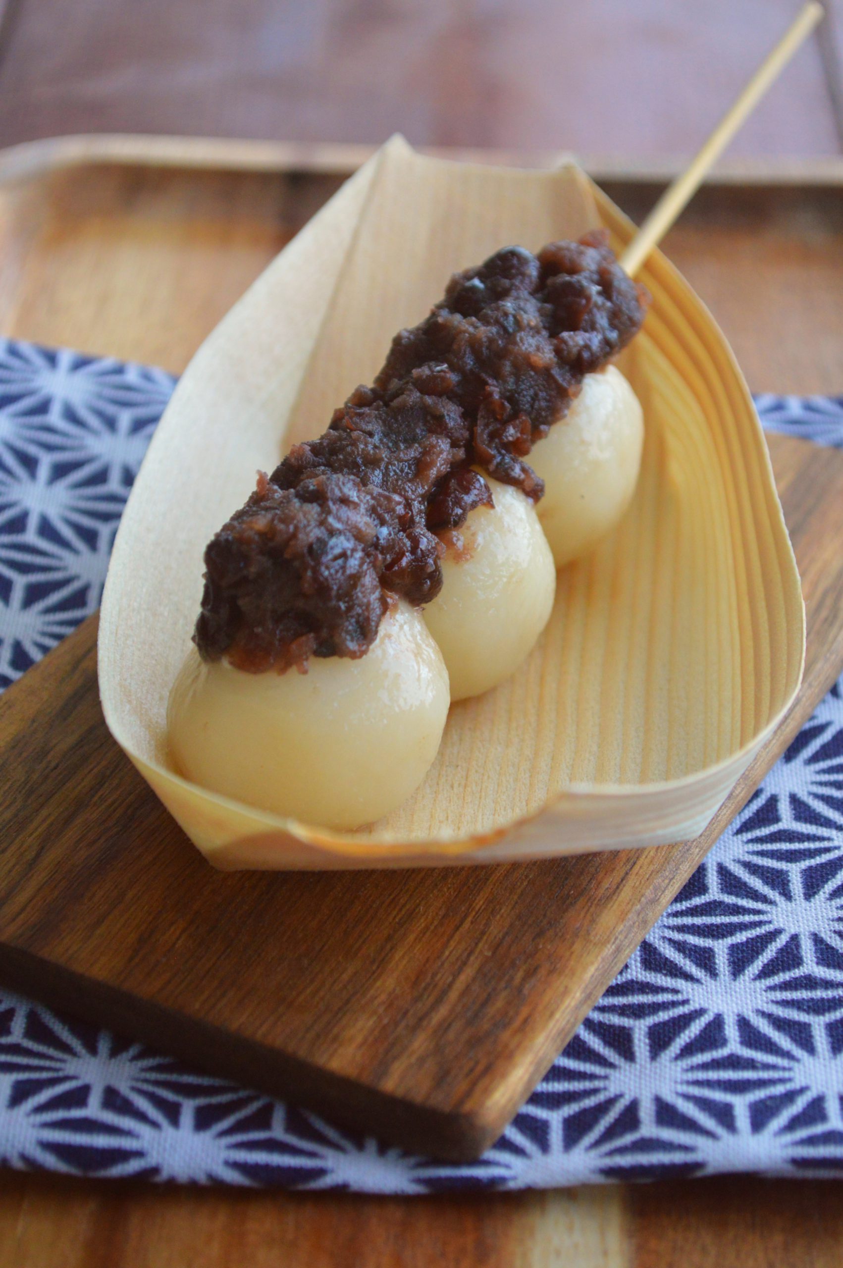 Dango mit Sesamsoße